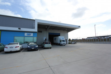 Industrial Warehouse with Office and Yard Property for Lease Auckland Airport