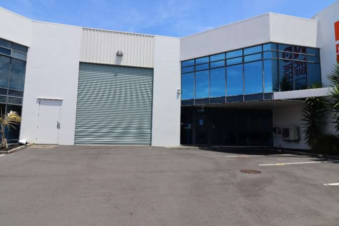 Warehouse Showroom & Office for Lease North Shore 