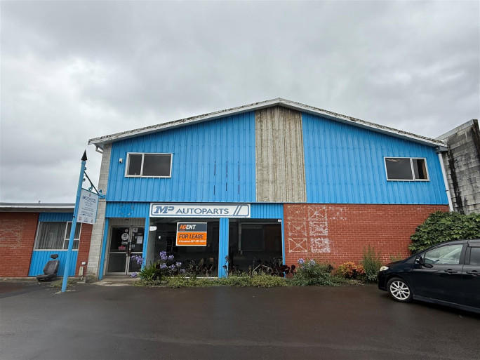 Industrial Warehouse and Showroom for Lease Wellington